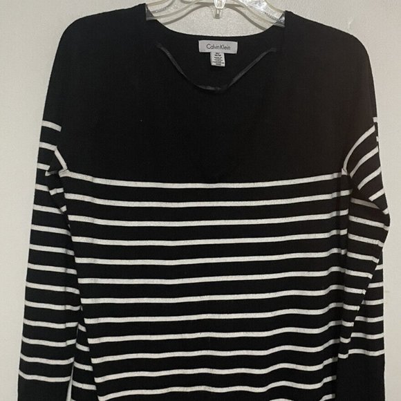 CALVIN KLEIN BLACK/WHITE STRIPE PULL-OVER V-NECK SWEATER MEDIUM-EUC - Picture 2 of 10